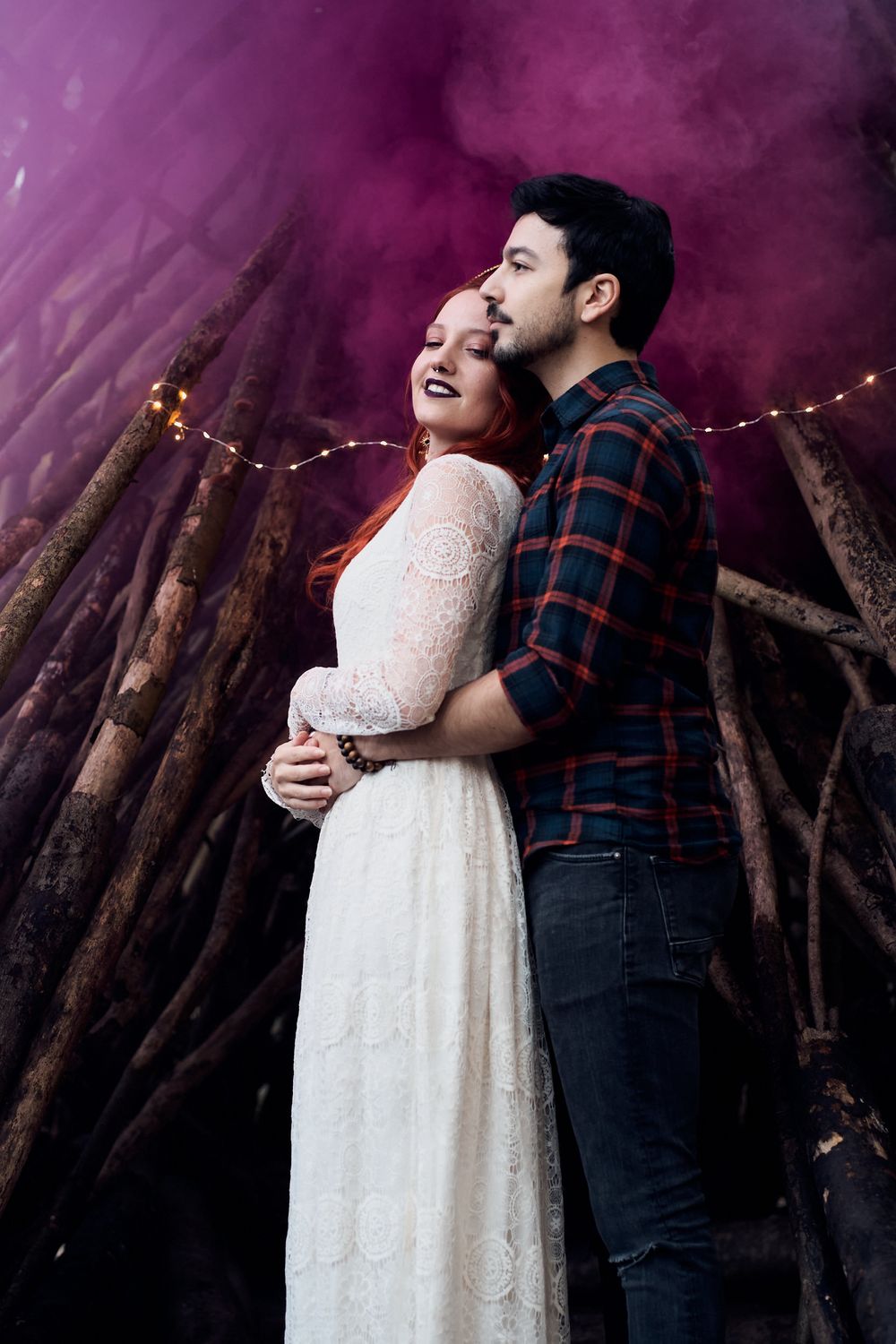ceremonie laique dans les bois de rentilly devant tipi avec fumigene