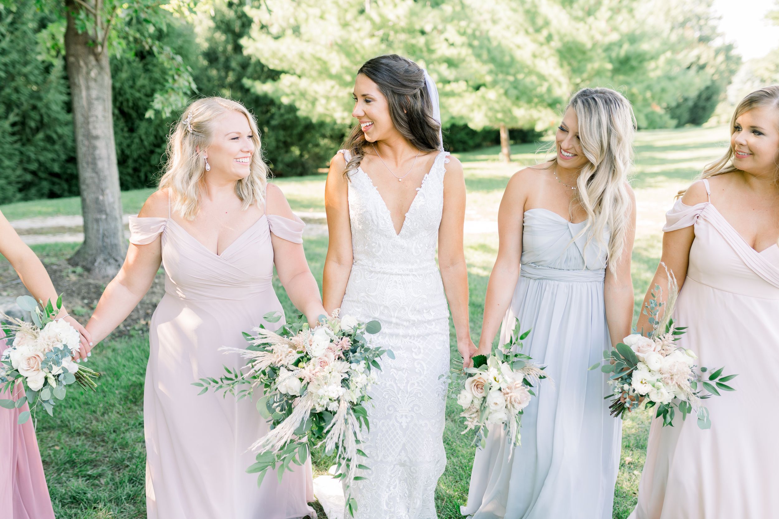 Light and airy Des Moines wedding at Winery in Iowa