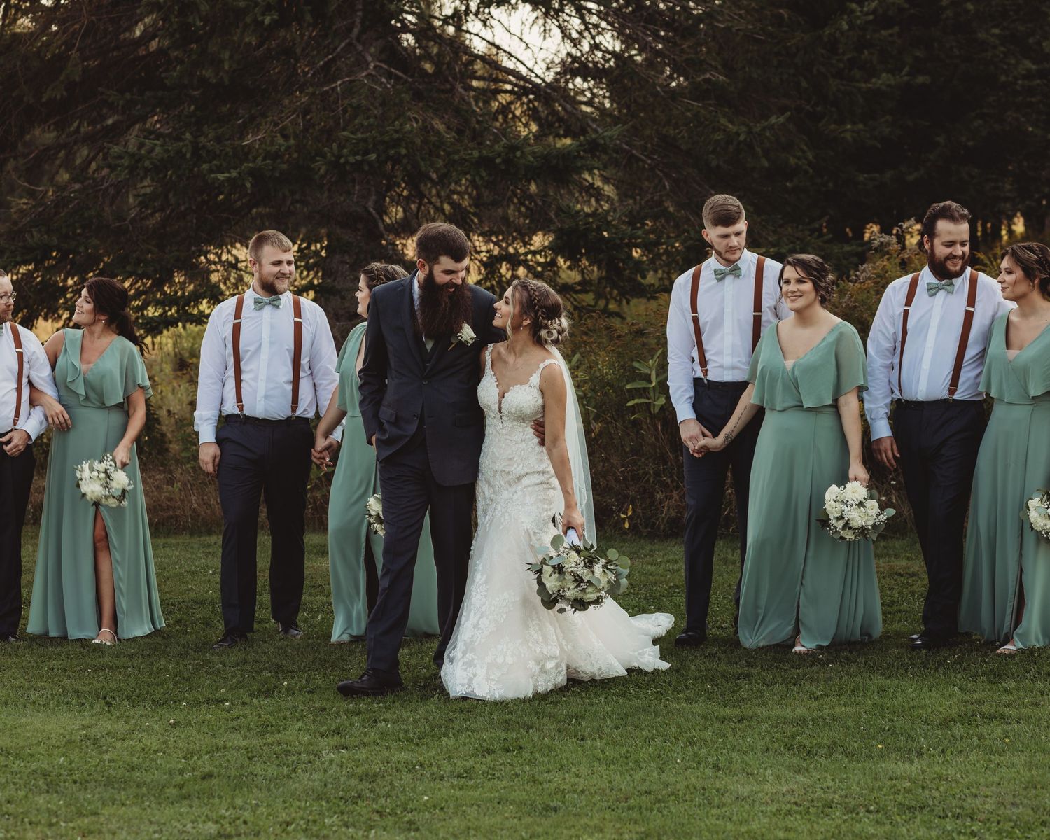 Professional wedding photo - bride and groom and wedding party