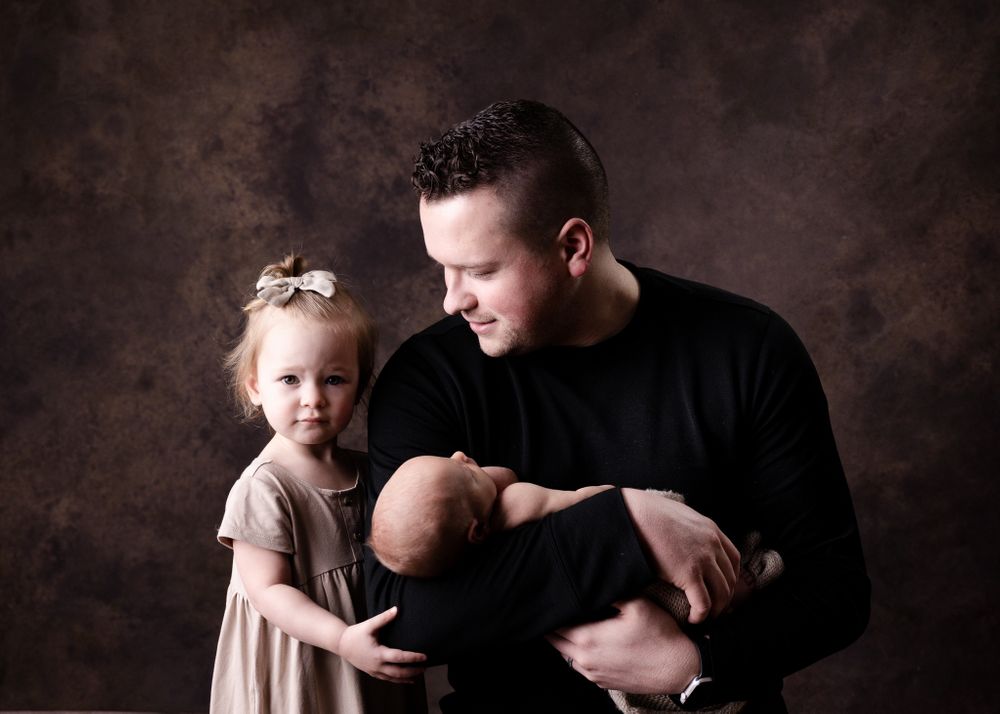 Dad and family newborn photography