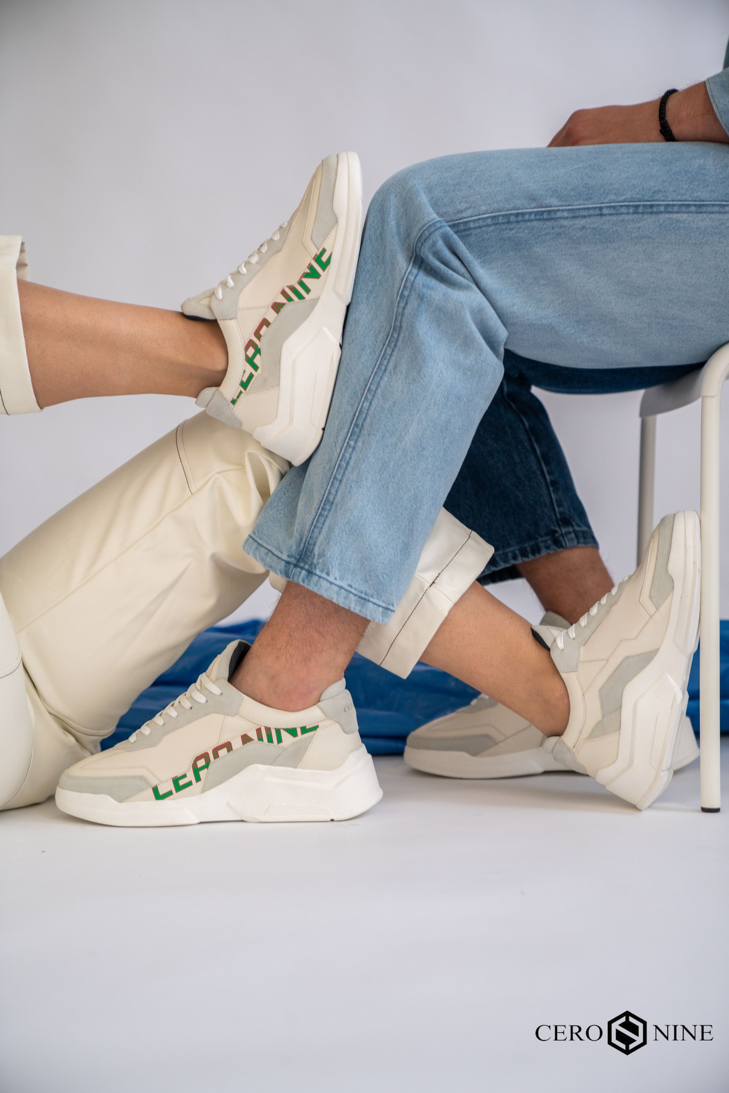 royaums schoenen sneakershoot sneakers studioshoot profoto sony ar7III kamera express fashion fotografie ceronine