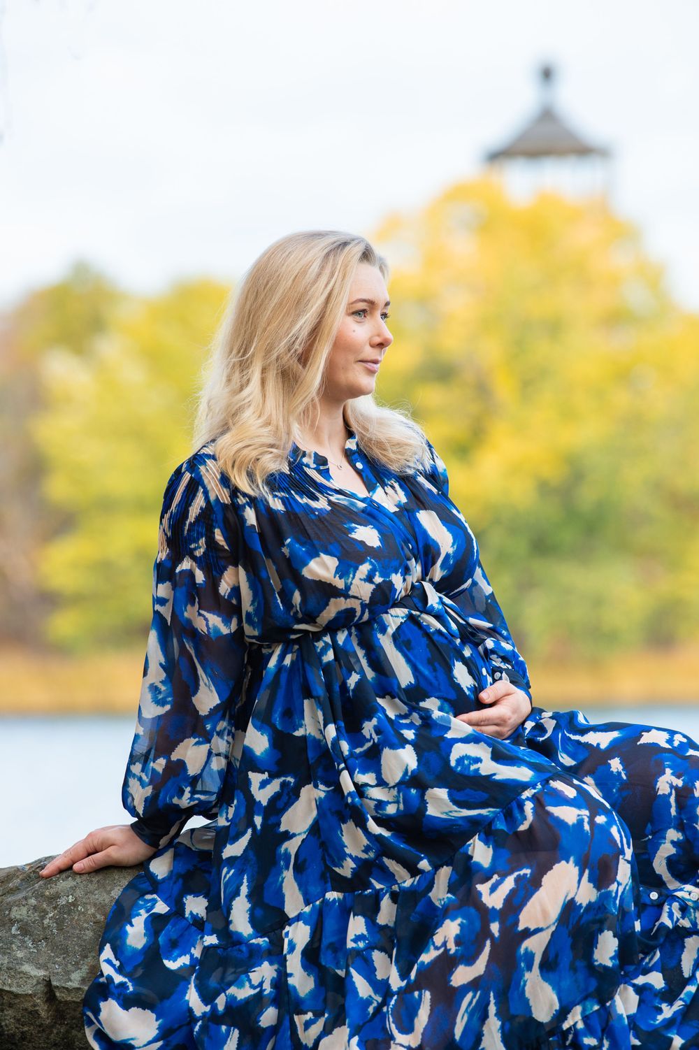 Gravidfotografering vid vattnet