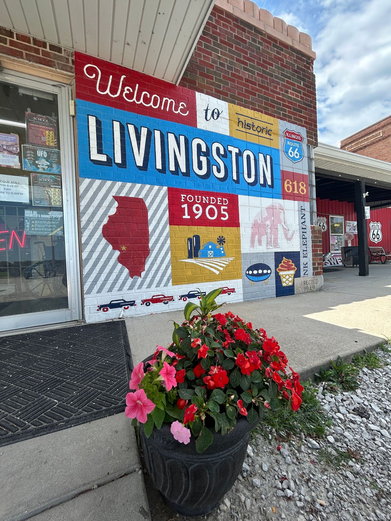 Pink Elephant Antique Mall—Livingston Illinois
