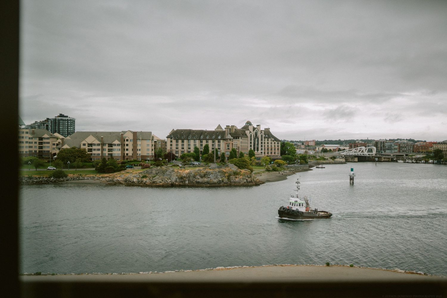 Coastal view of buildings and boats in Victoria's Inner Harbour.
