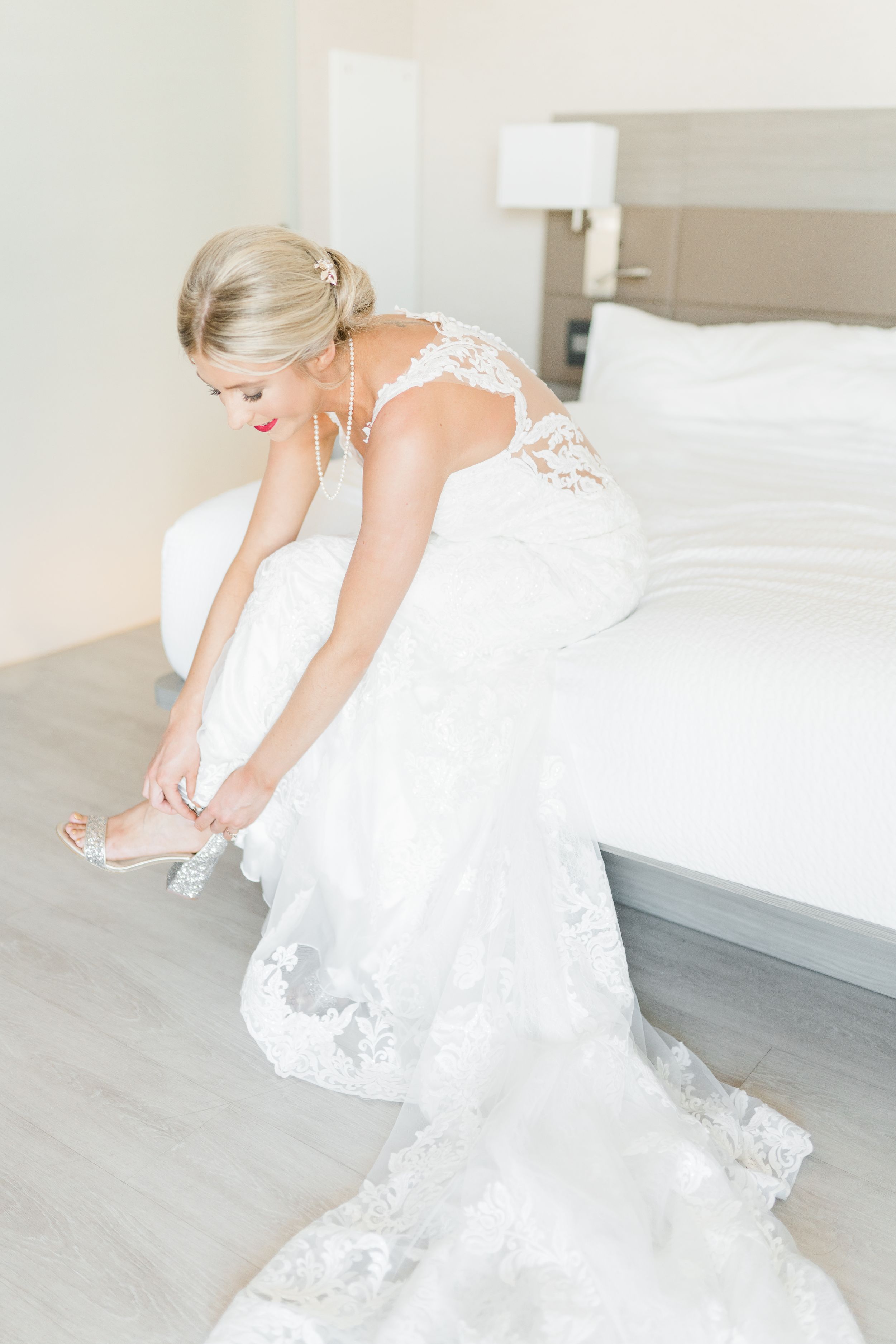Light and airy wedding photography at The Chateau at White Oak Chateau in Cambridge, I