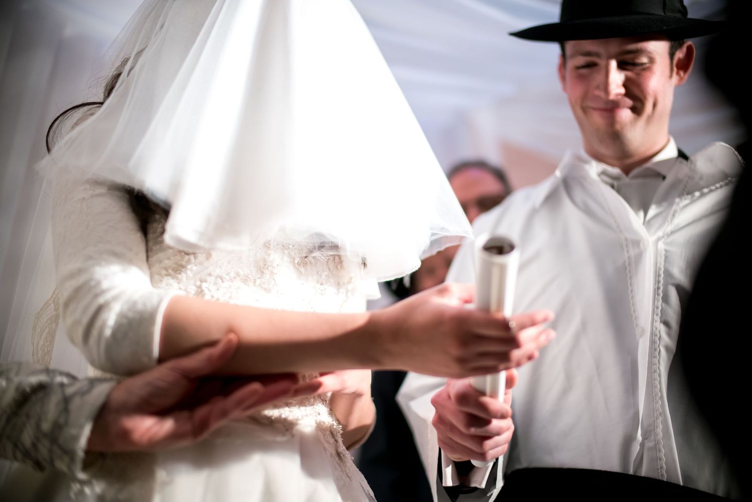 Ketubah Ceremony under chuppa at Old westbury hebrew jewish wedding photographer by benjamin kohen