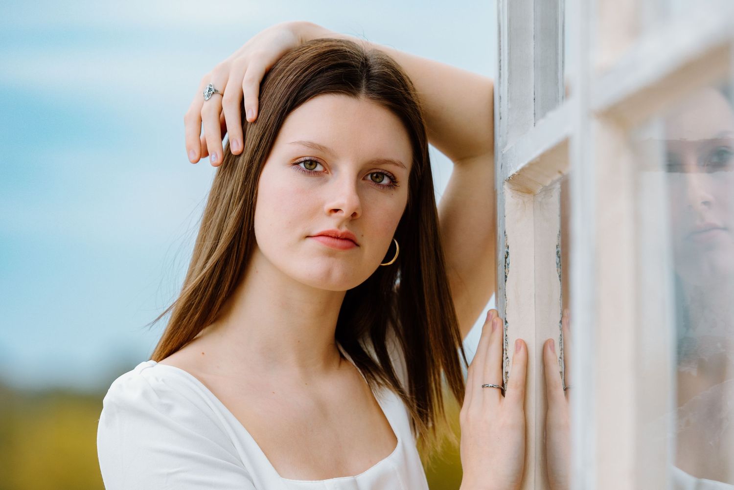 senior portraits- fun senior poses- senior outfit- rooftop senior picture- professional pictures