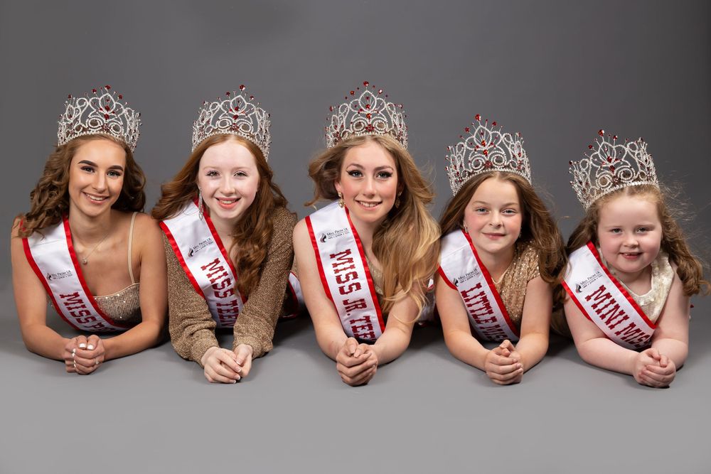 5 pageant queens wearing crowns laid on their tummy