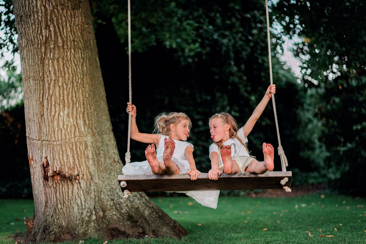 Bruidsfotograaf in Vught bij de schommel