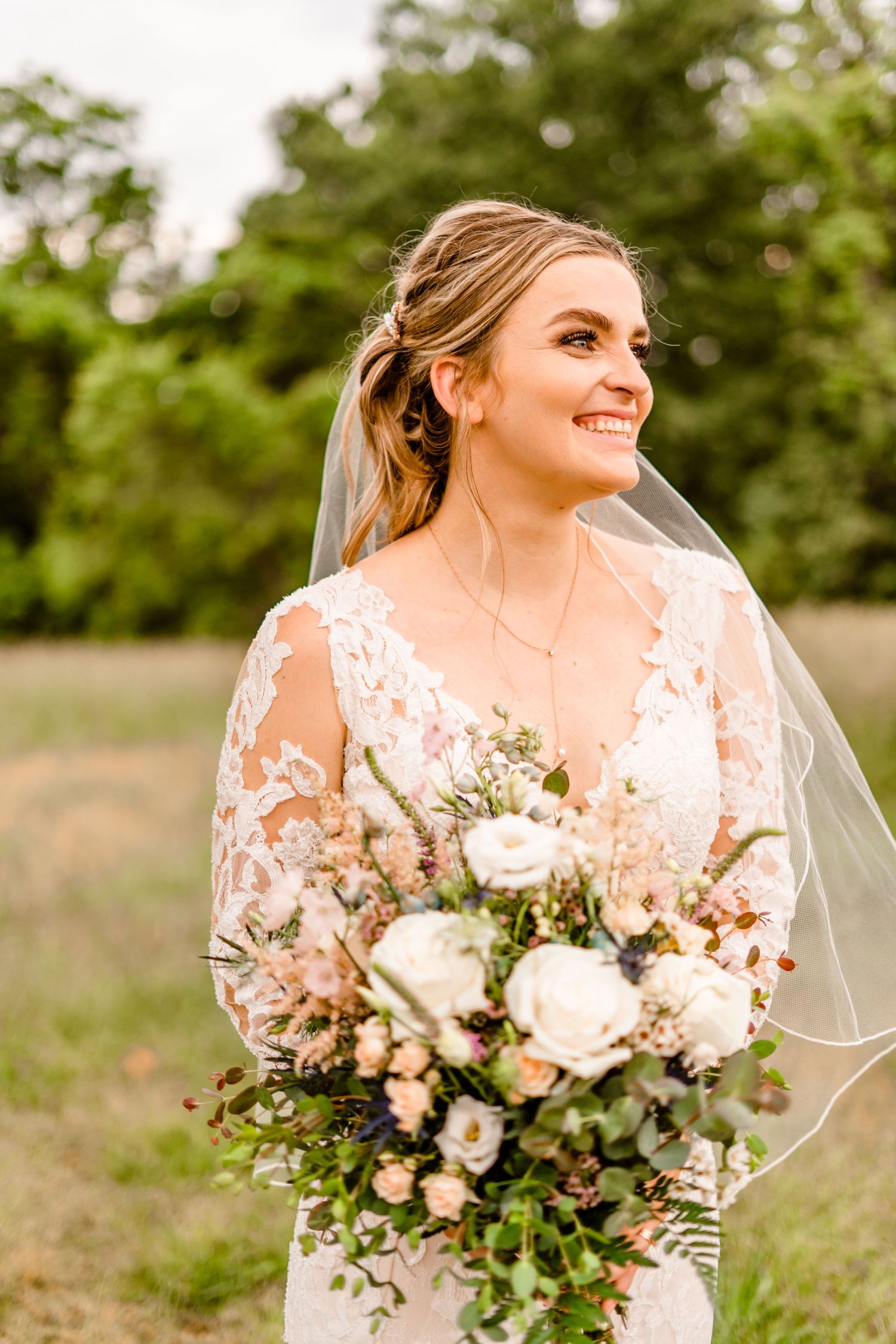 How to nail your bridal portraits, Posing ideas, Samantha Welch, Welch Photography, Arkansas Wedding Photographer.