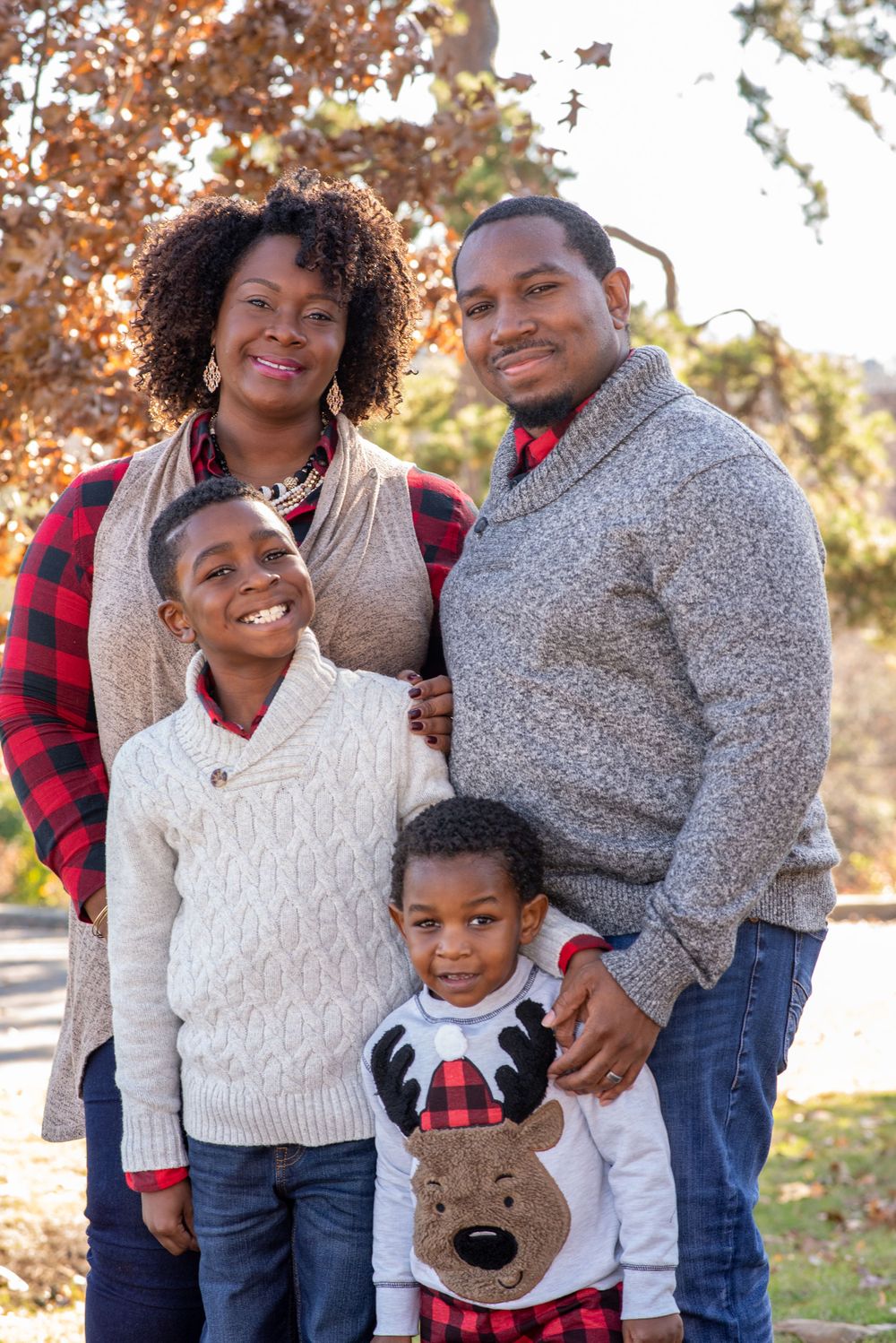 black family+ fall photography session + gray manor families + natural mom poses with family