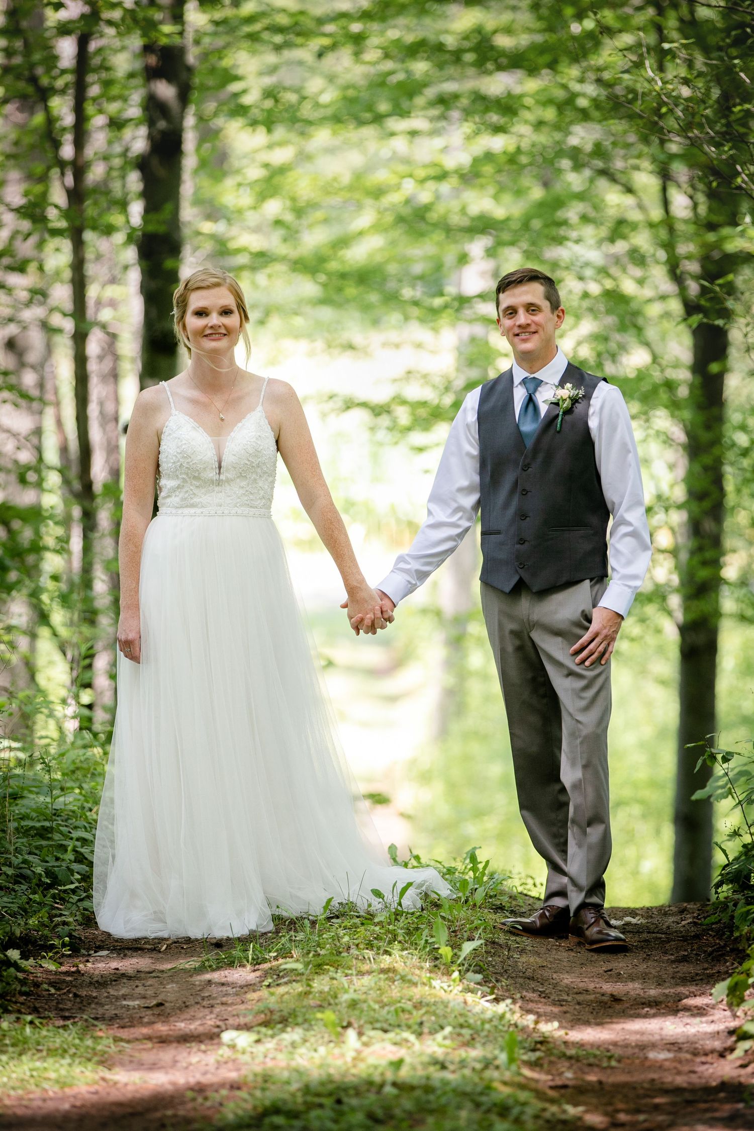 Charming rustic backyard wedding in Mount Brydges Ontario by London photographer Shawn Van Daele
