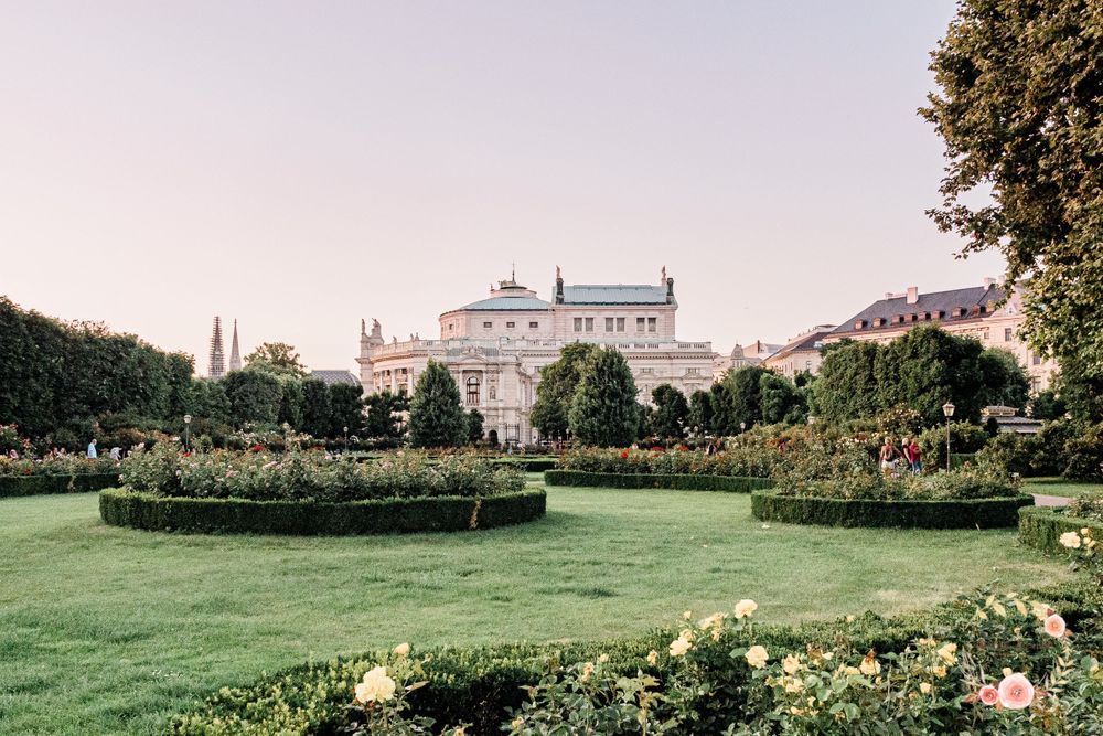 Photoshoot in Vienna, Family destination photographer in Austria, Volksgarten