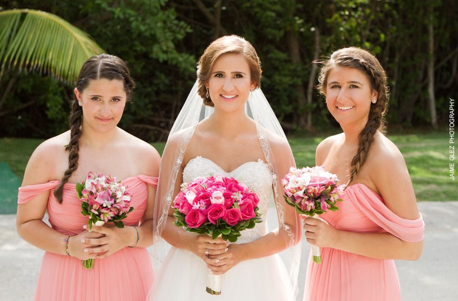 bride and bridesmaids at the moon palace