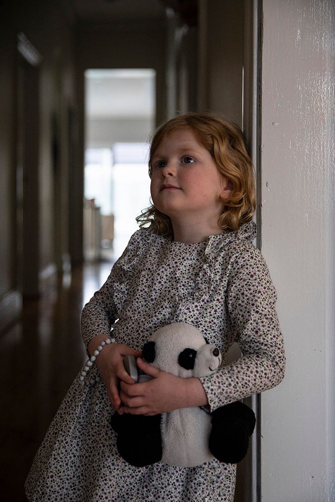 Sydney child photographer Lisa Rutledge at home photo sessions. Intimate portraits.