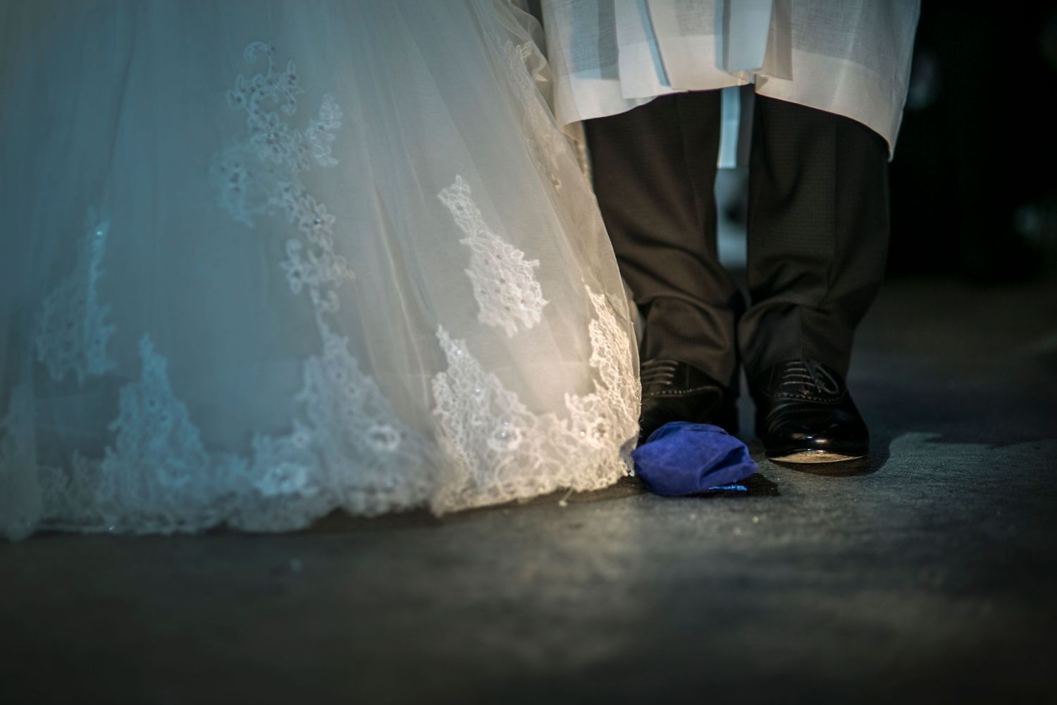 Breaking the glass jewish wedding, Chuppah ceremony at the Rockleigh, NJ jewish wedding photographer by Benjamin Kohen