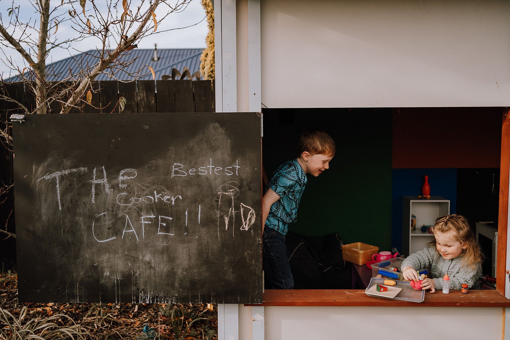 Lifestyle photography, kids playing,