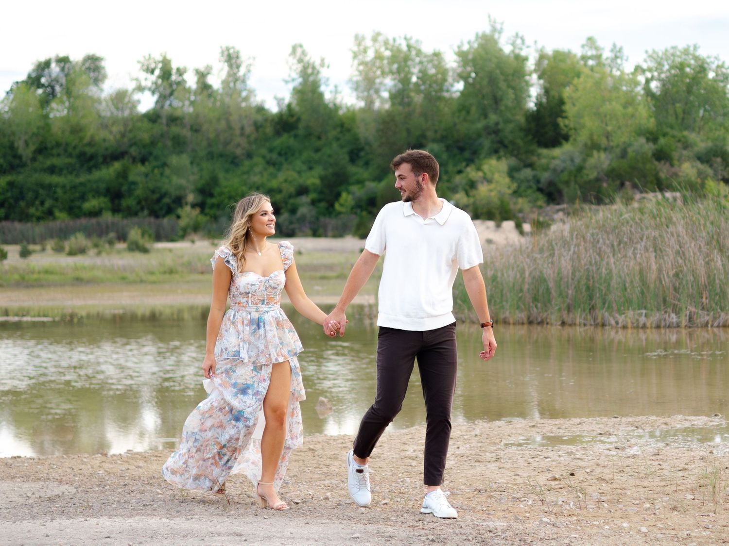 Wedding photographer located in Oxford, OH near Miami University. Offering proposal pictures, engagement pictures and wedding pictures