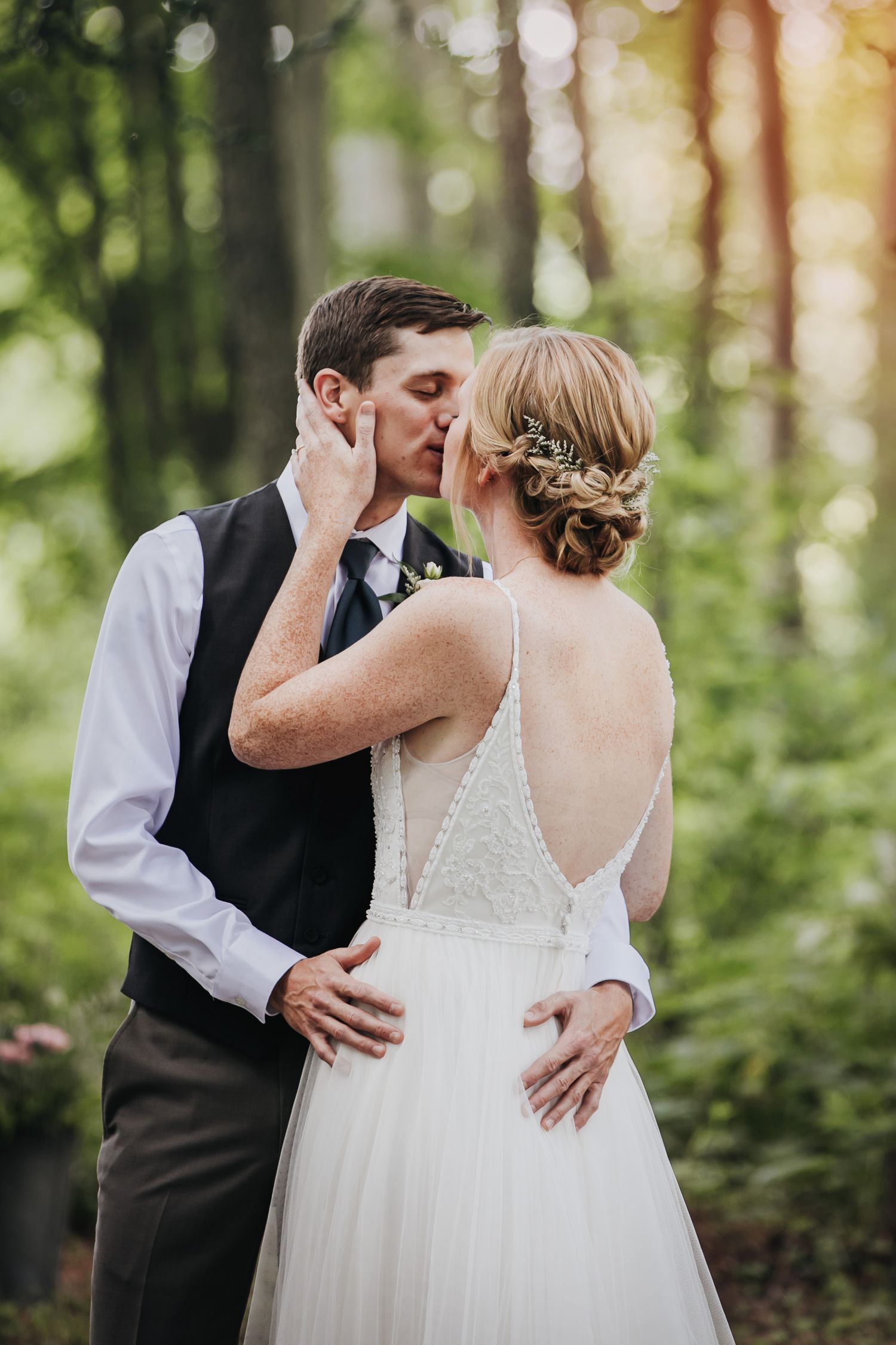 Charming rustic backyard wedding in Mount Brydges Ontario by London photographer Shawn Van Daele