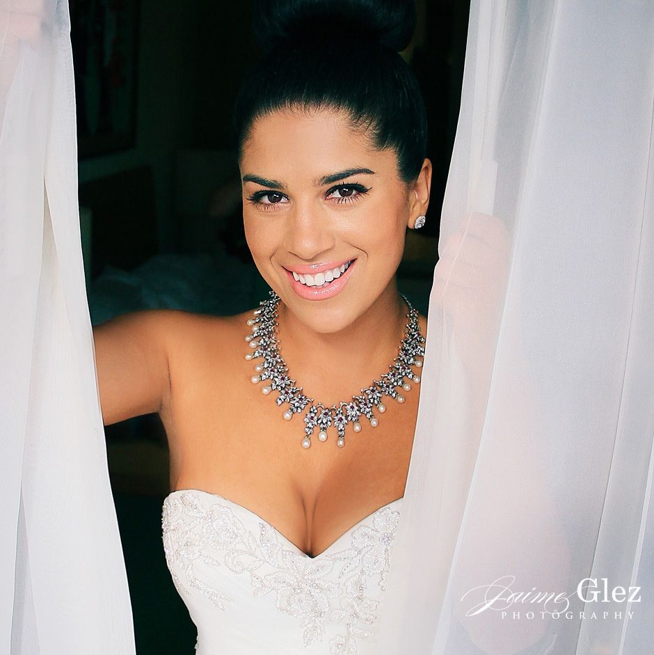 smiling bride at mayan palace riviera maya