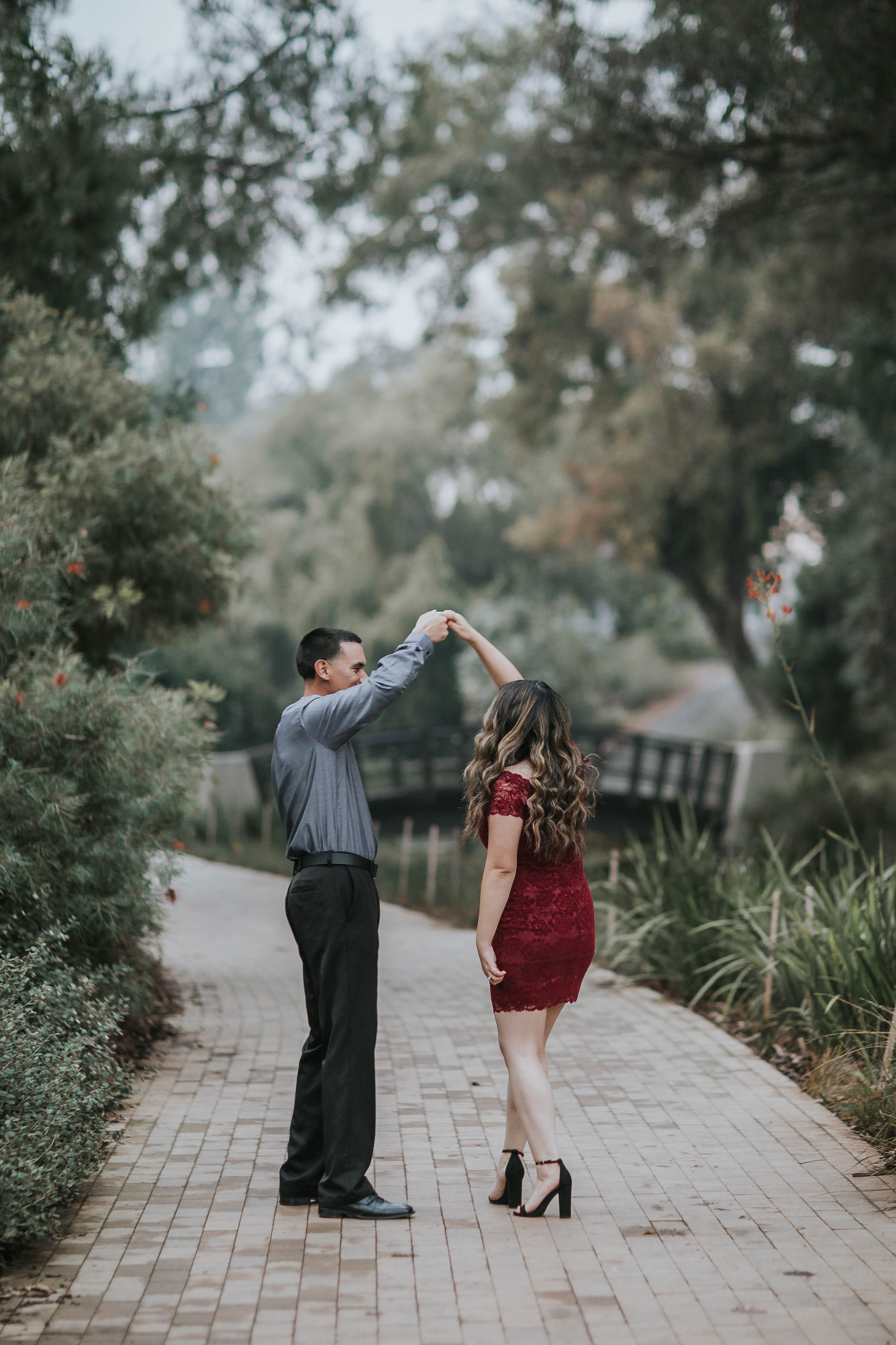 rebecca skidgel photography uc davis arboretum five reason should engagement shoot session couple love romantic fun kiss