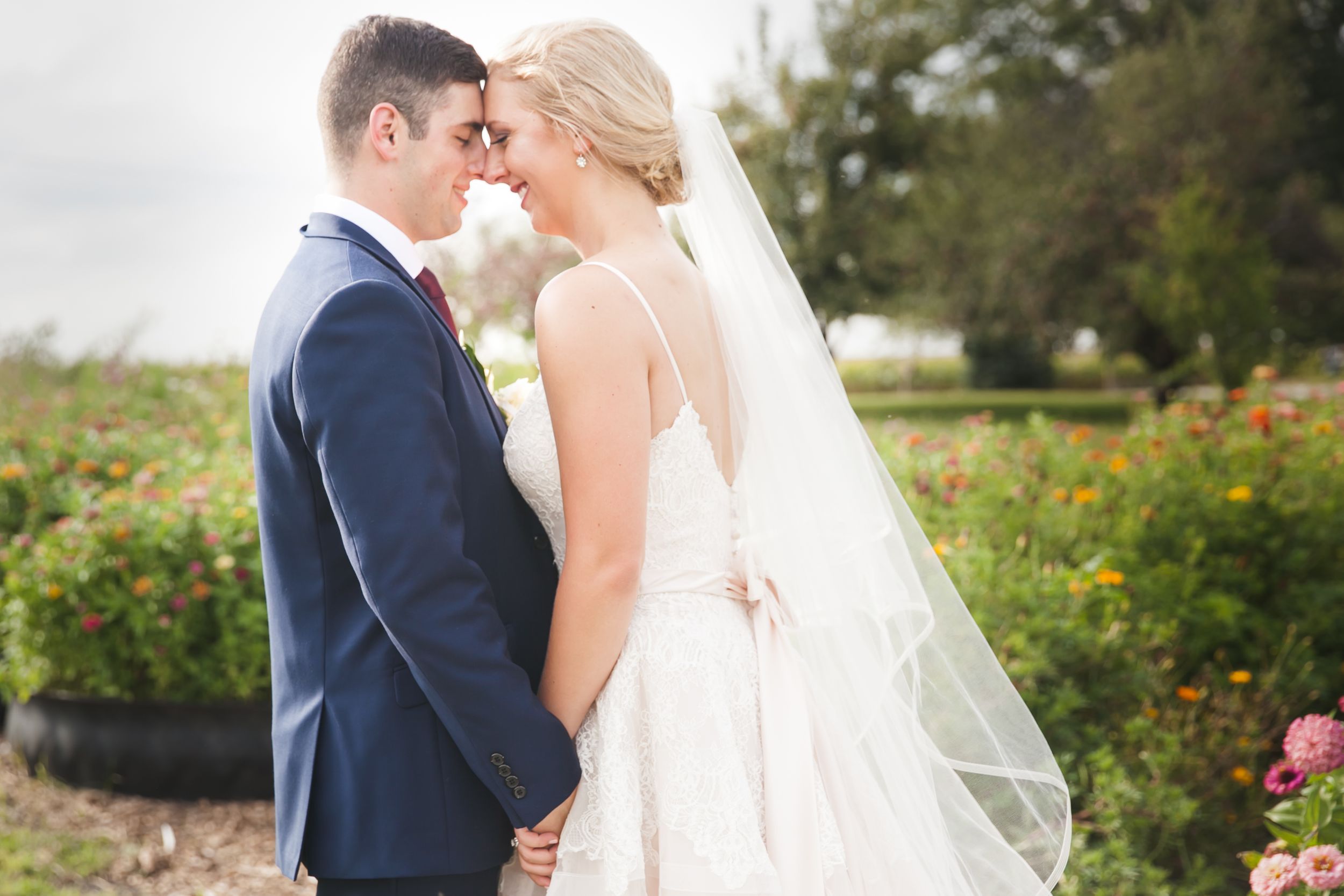 Dixon IL Wedding Photographer || Barnacopia Polo IL Wedding