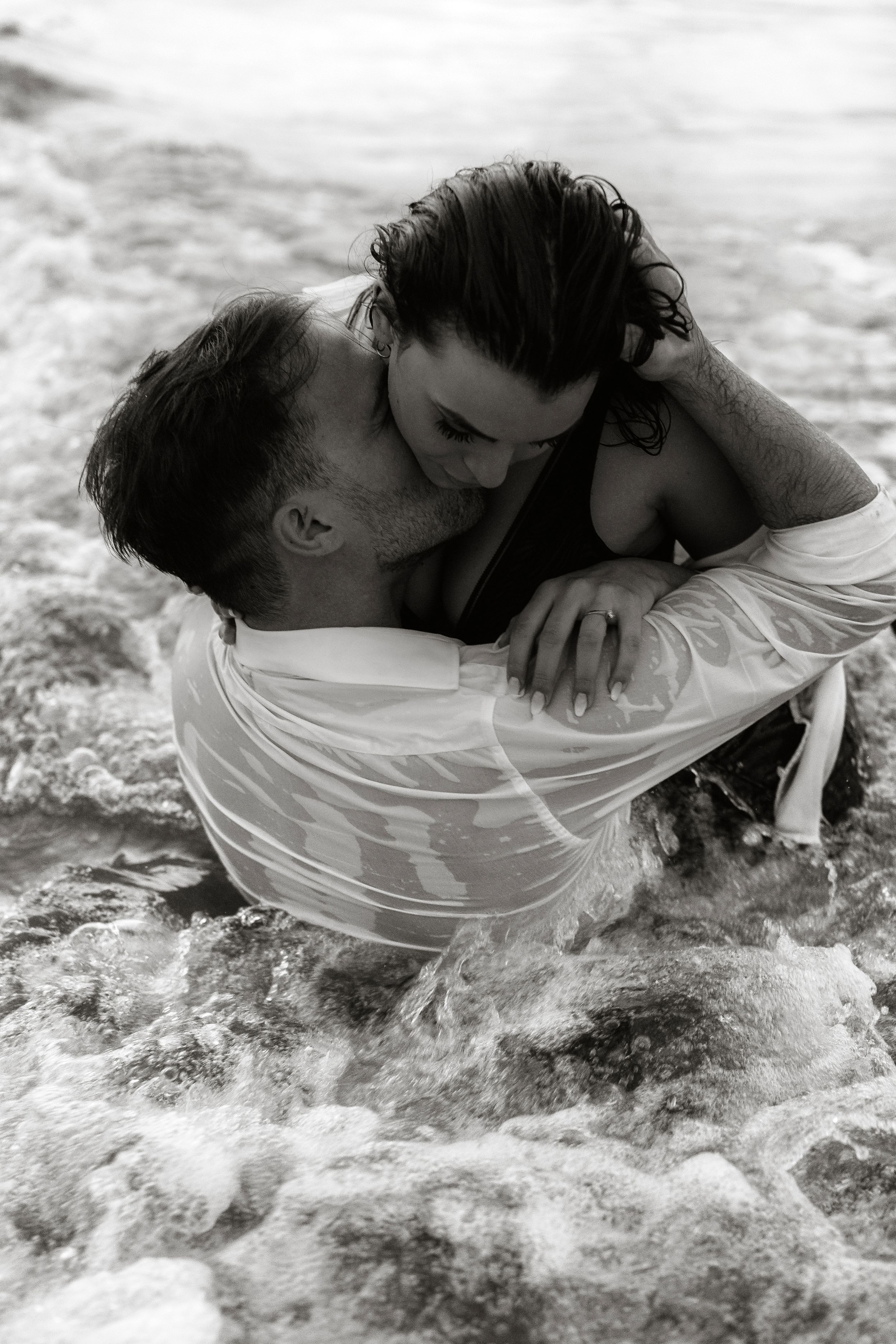 Puglia - couple - prematrimoniale - sessione di coppia - mare - spiaggia- dog - wedding photographer - matrimonio