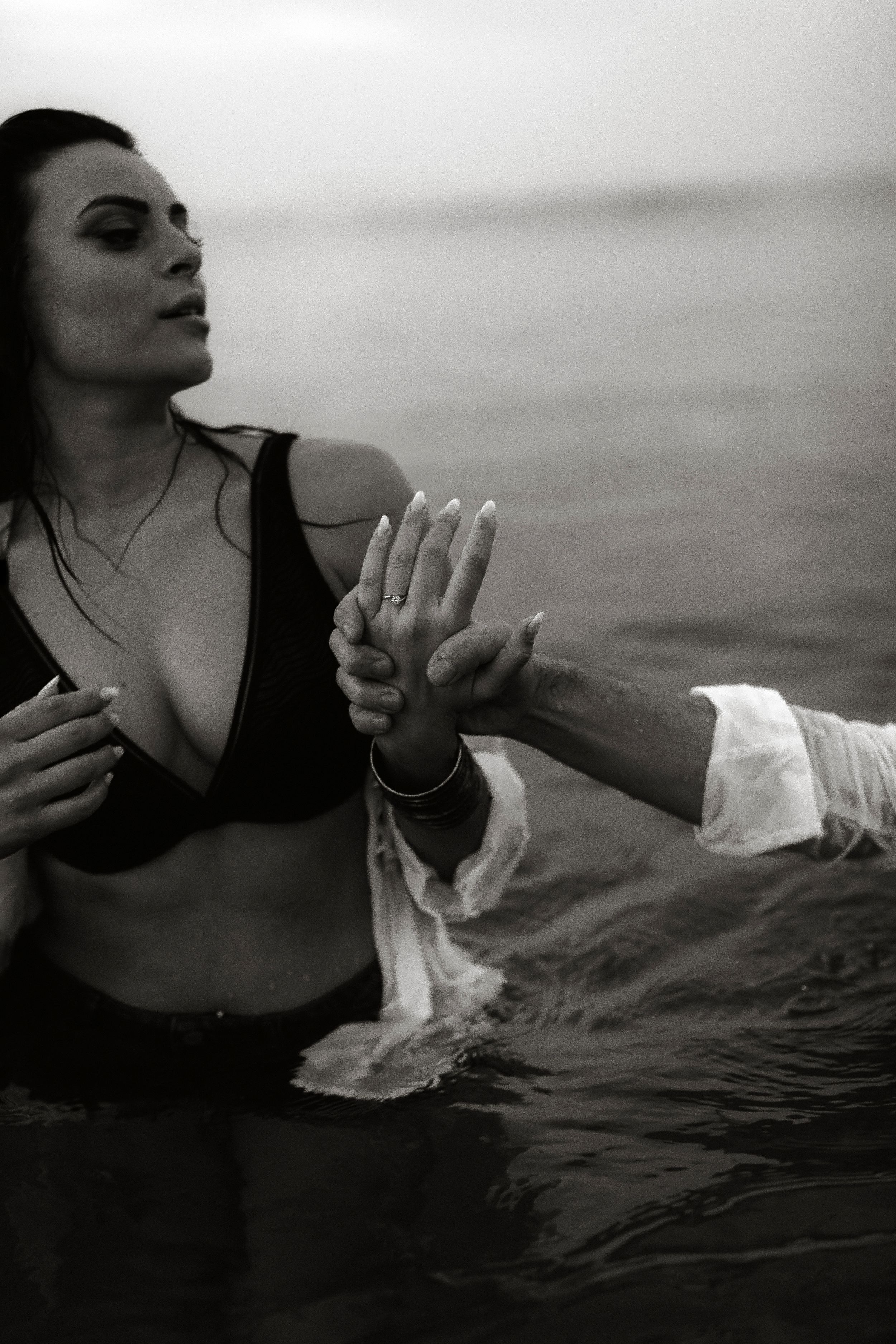 Puglia - couple - prematrimoniale - sessione di coppia - mare - spiaggia- dog - wedding photographer - matrimonio