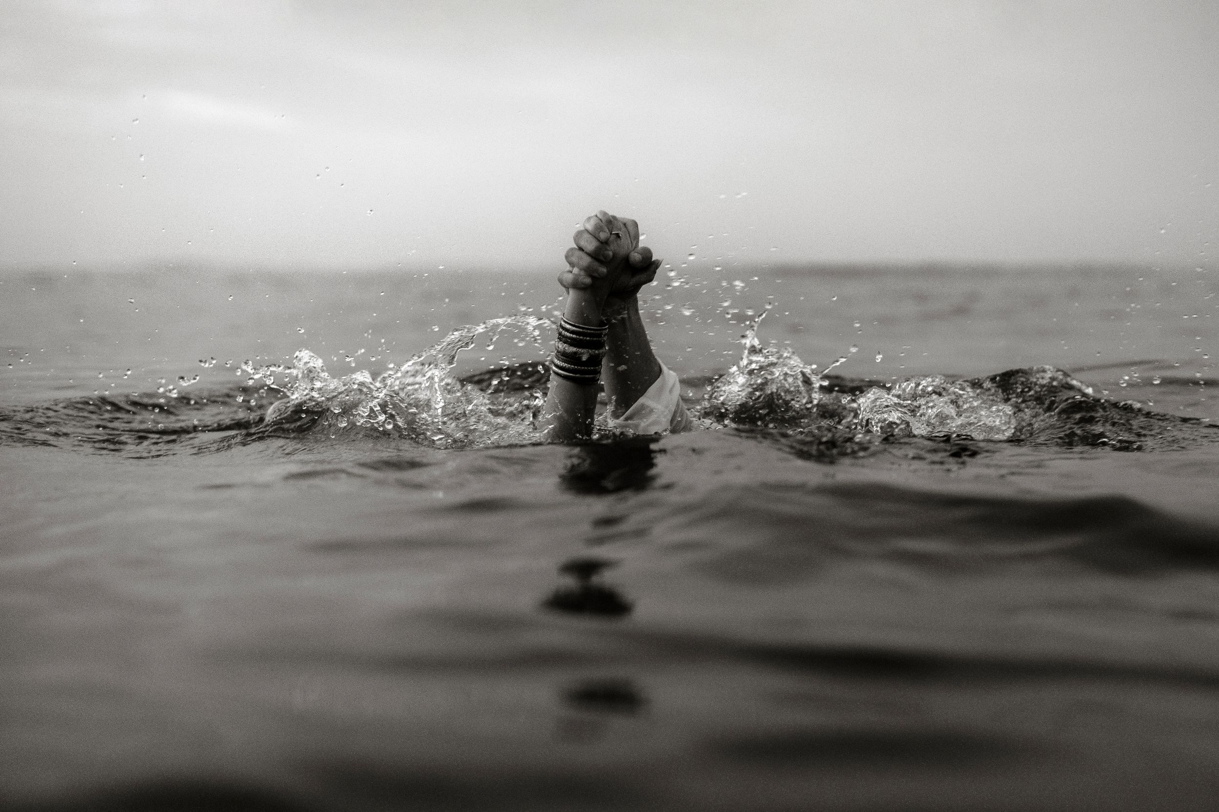 Puglia - couple - prematrimoniale - sessione di coppia - mare - spiaggia- dog - wedding photographer - matrimonio