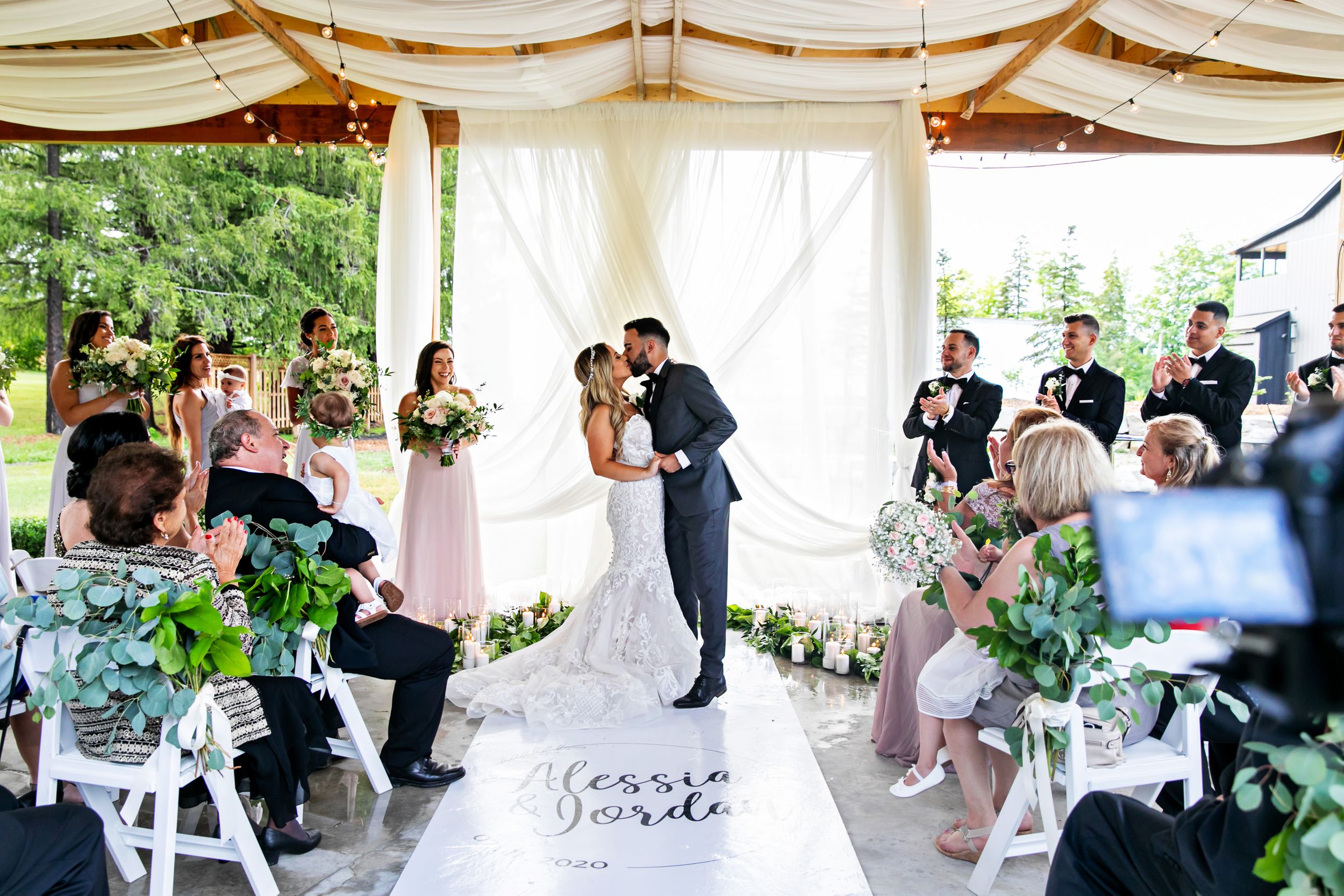 Cute and quirky little wedding in Schomberg and Arlington Estate by photographer Shawn Van Daele