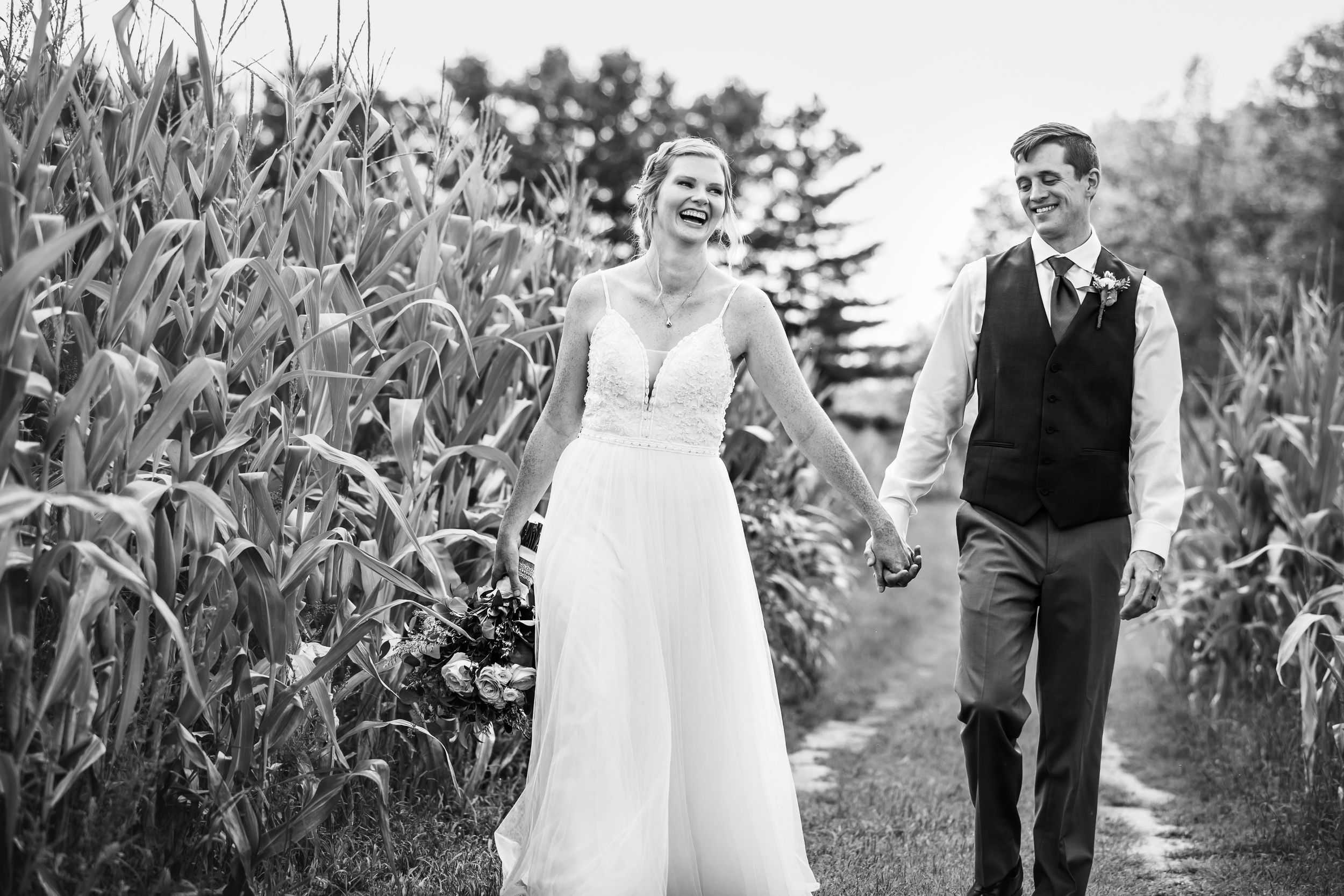 Charming rustic backyard wedding in Mount Brydges Ontario by London photographer Shawn Van Daele