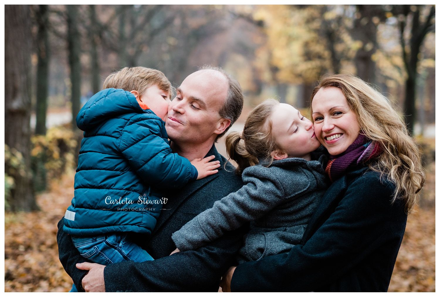 Family of 4 hugging in Autumn in Vienna, Austria