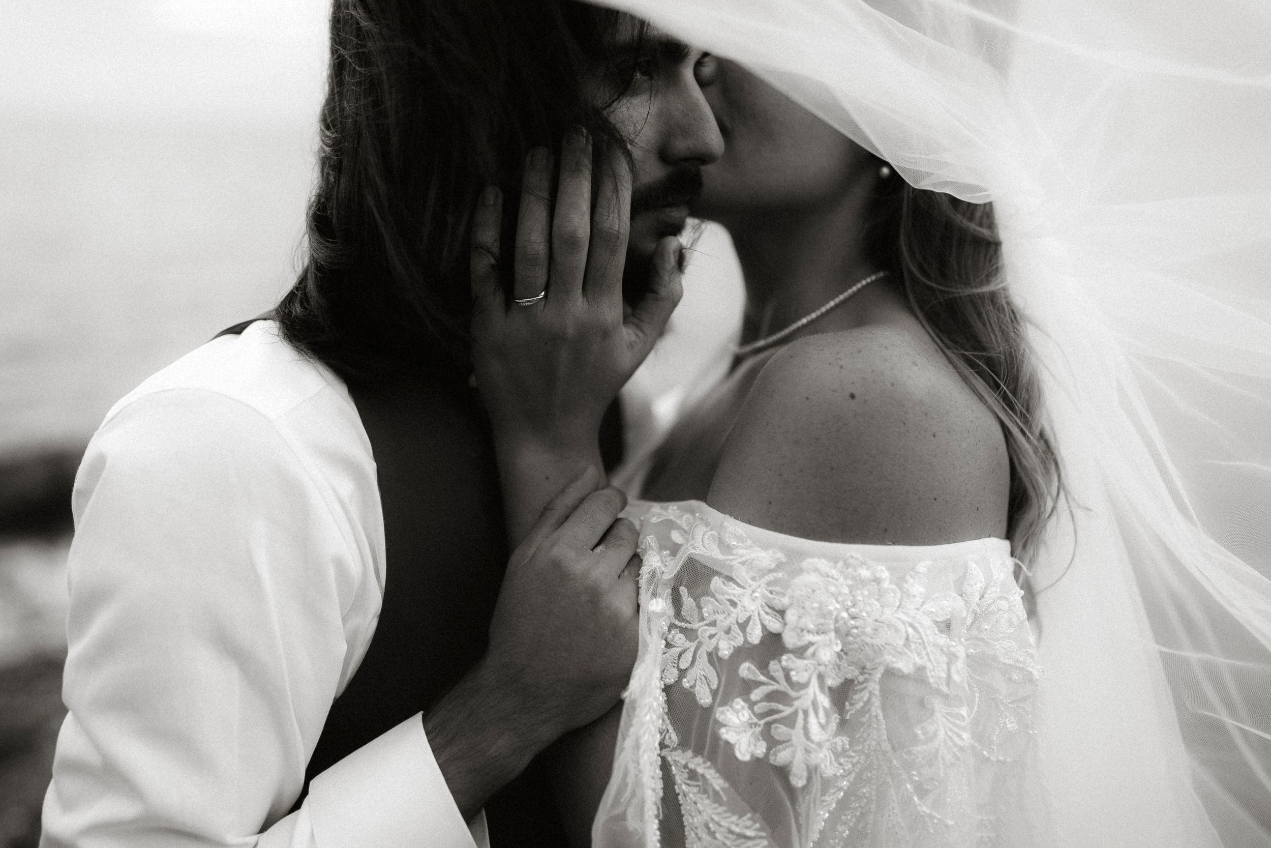 Puglia - couple - prematrimoniale - sessione di coppia - natura - mare - spiaggia- wedding photographer - matrimonio
