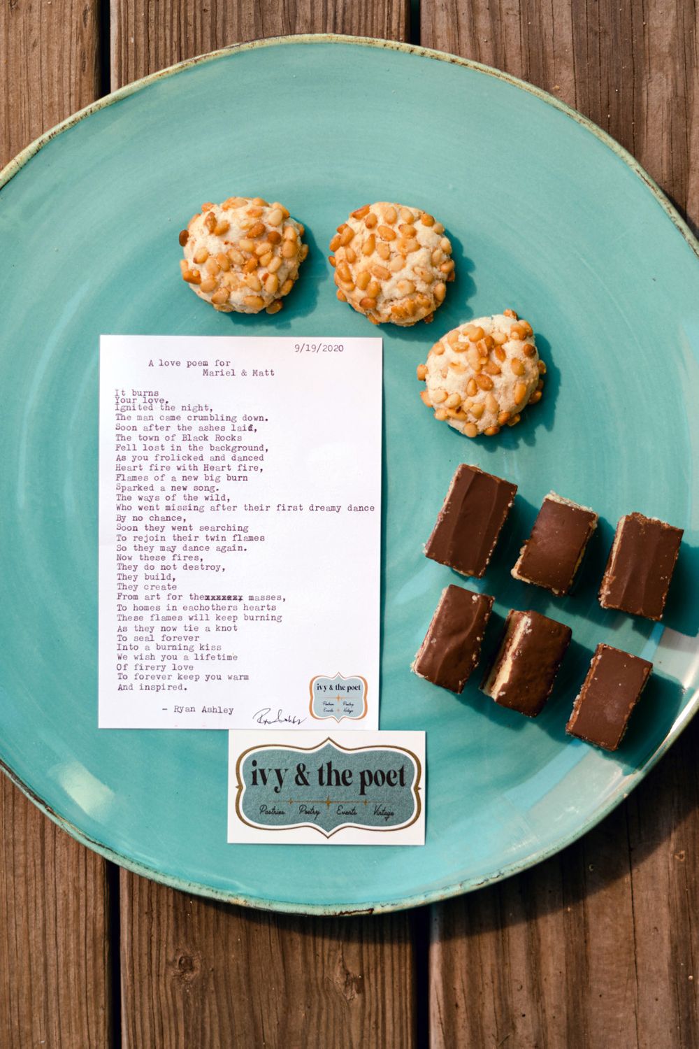 ivy & the poet detail of wedding desserts and poetry