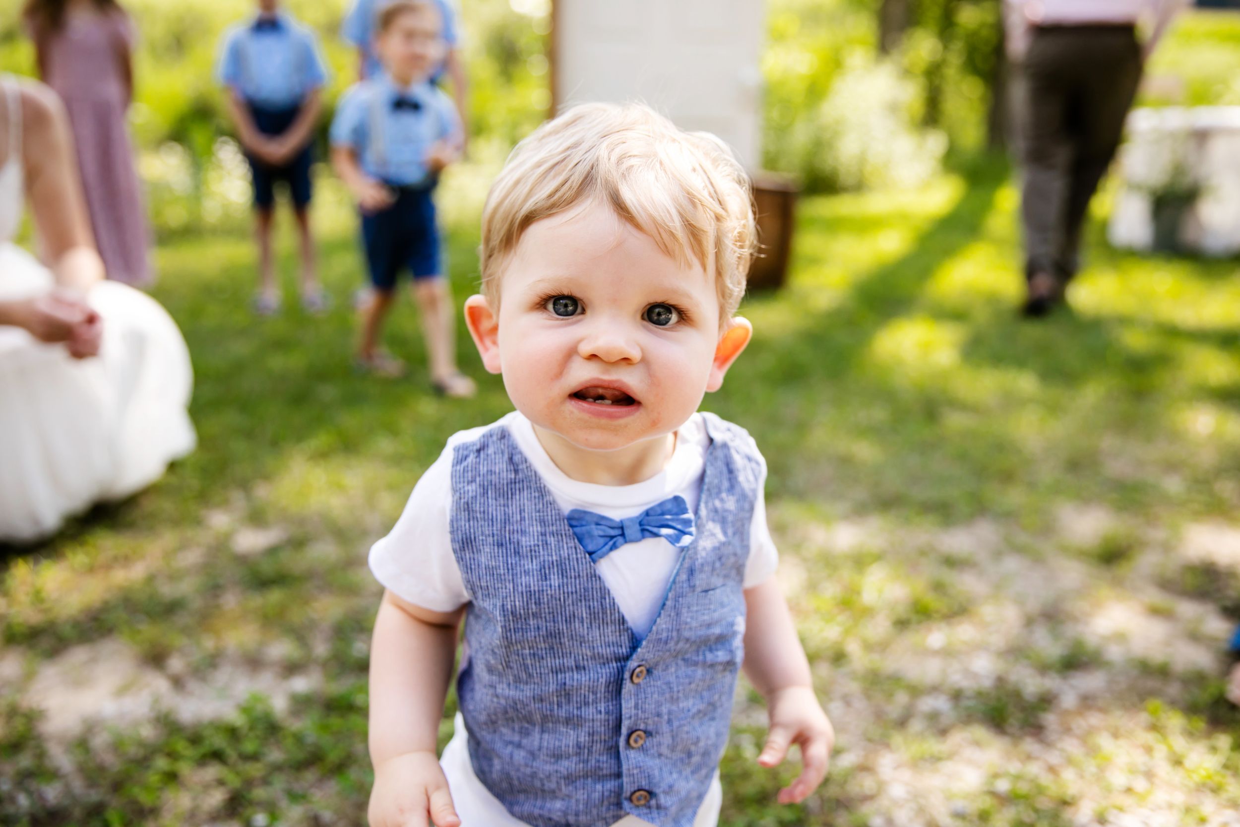 Charming rustic backyard wedding in Mount Brydges Ontario by London photographer Shawn Van Daele