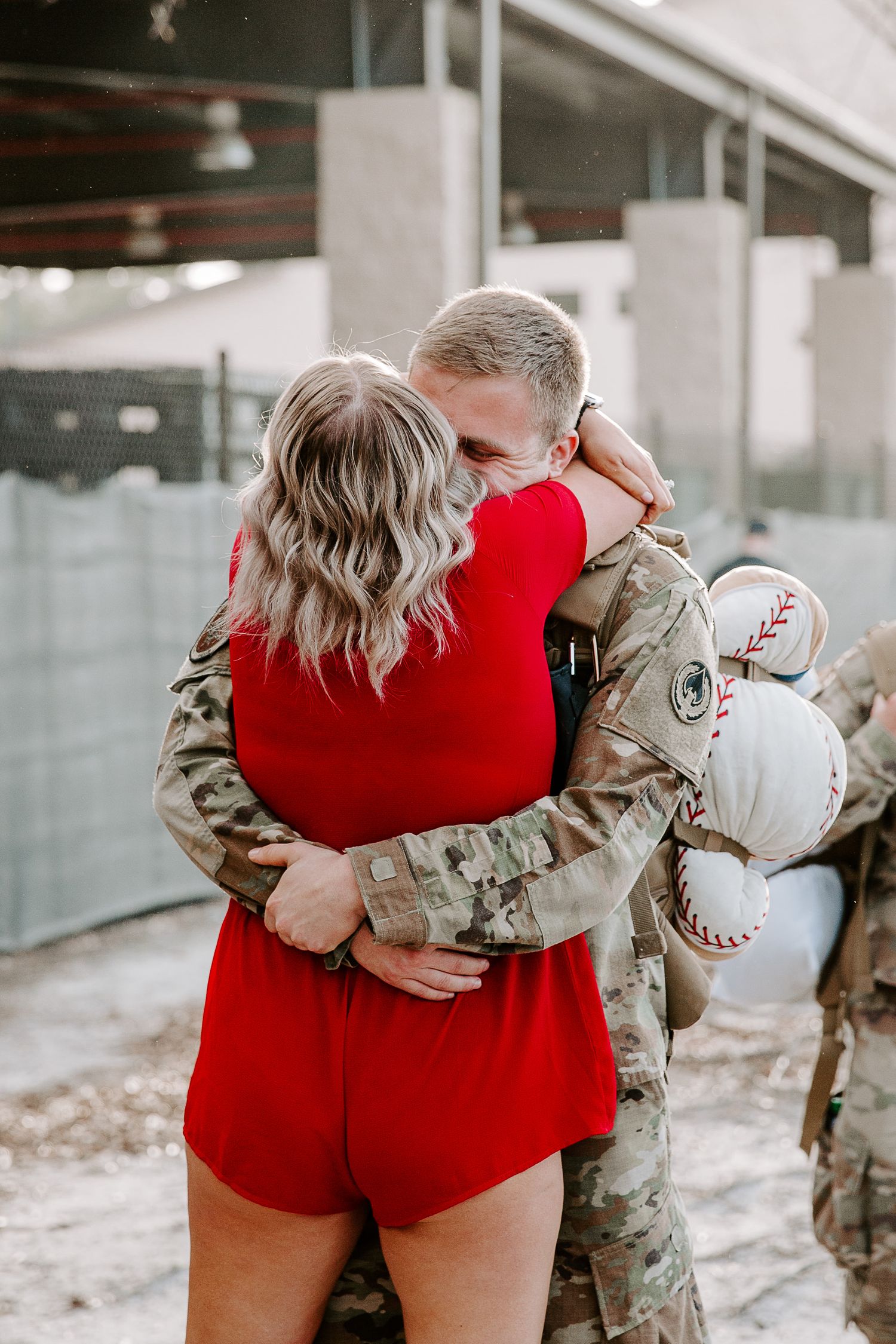 couple hugging tightly during their weekend reunion