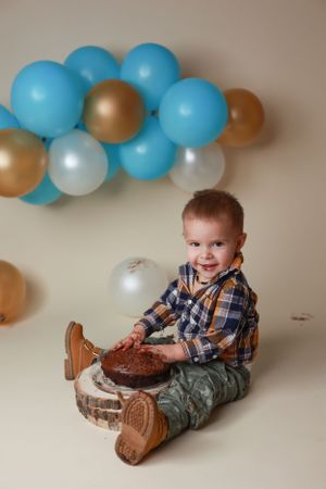 Stress Free Cake Smash Blog Post. Smile On Photography Milton Ontario