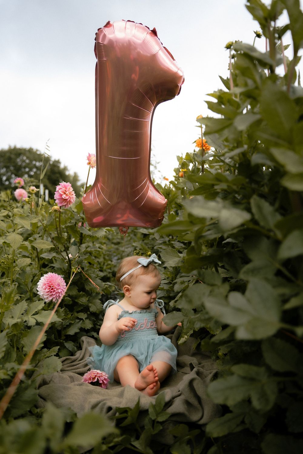 Family photography Evanston captured by Tonya Dmytriv for a first birthday. One year baby photoshoot chicago.