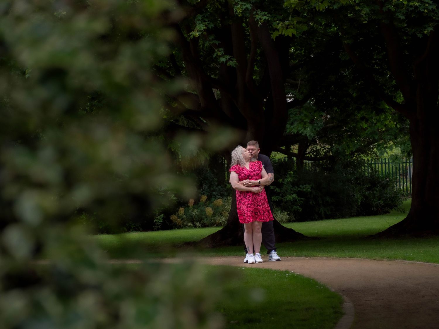 Wilford Suspension bridge and park engagement photoshoot nottingham