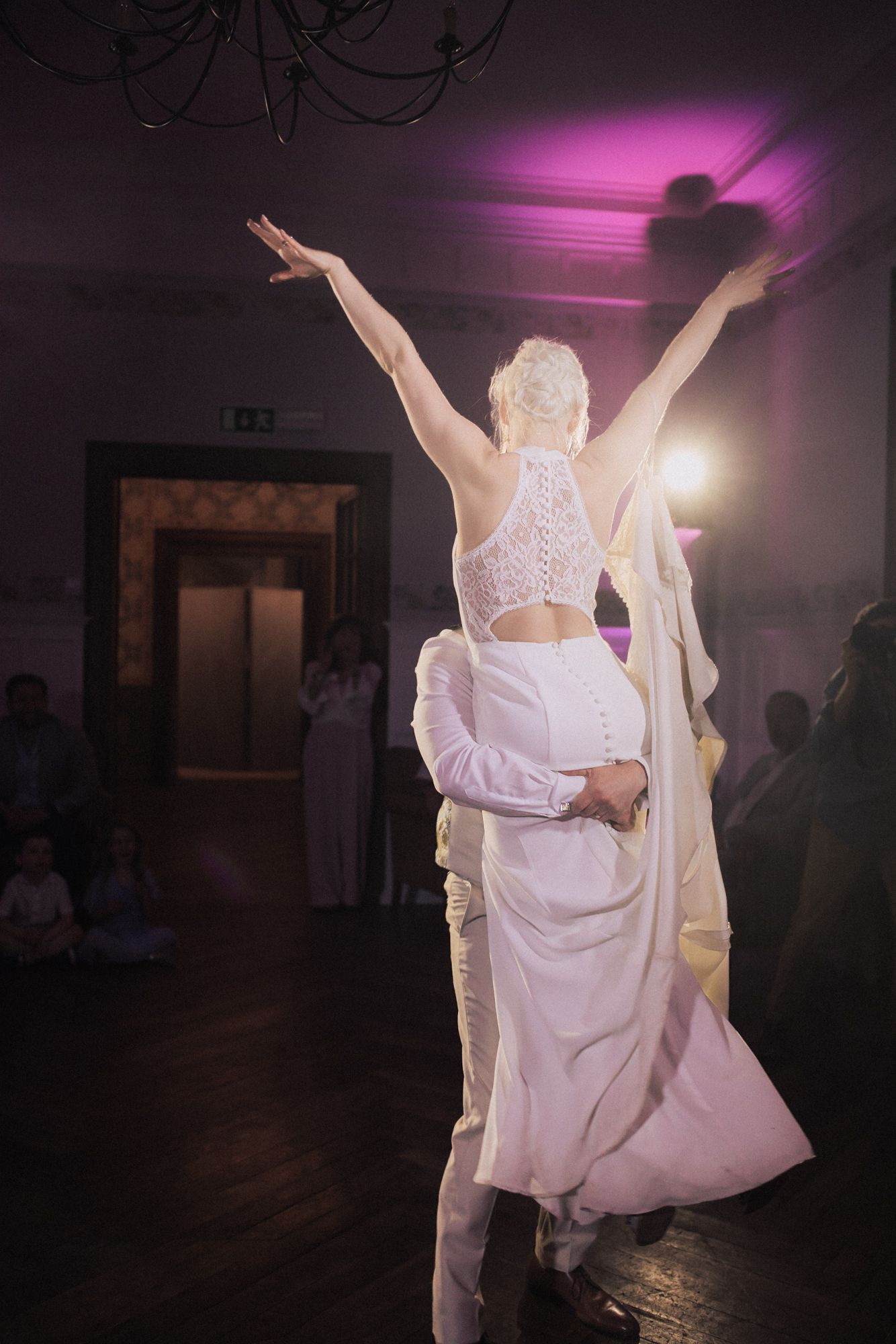 Bride & groom first dance at Casa dos Penedos, Sintra. A happy moment captured by a Portugal wedding photographer.