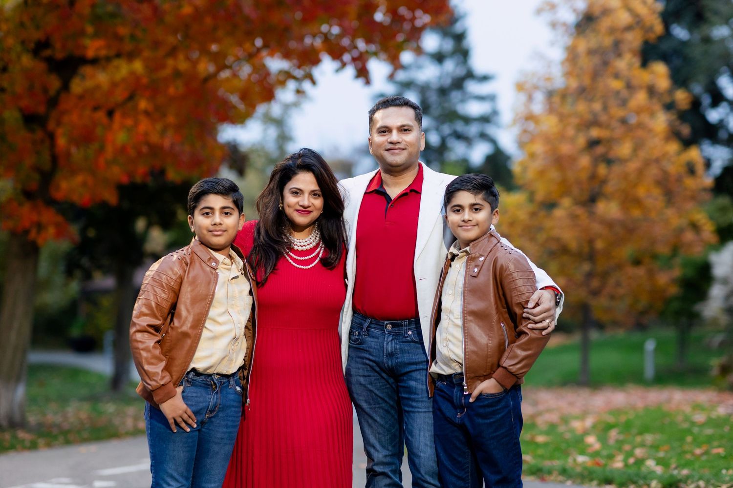 Fall Family Photo Session at Brueckner Rhododendron Gardens in Mississagua, ON