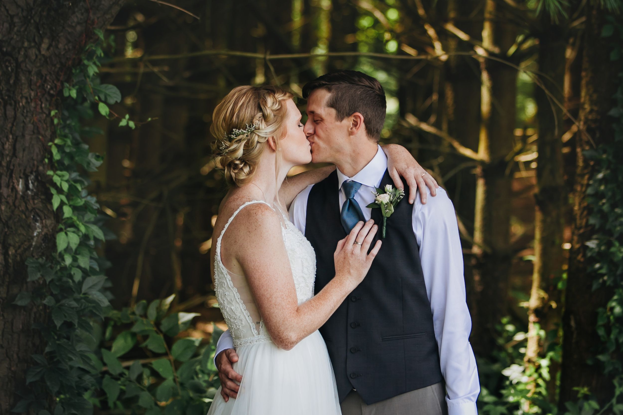 Charming rustic backyard wedding in Mount Brydges Ontario by London photographer Shawn Van Daele