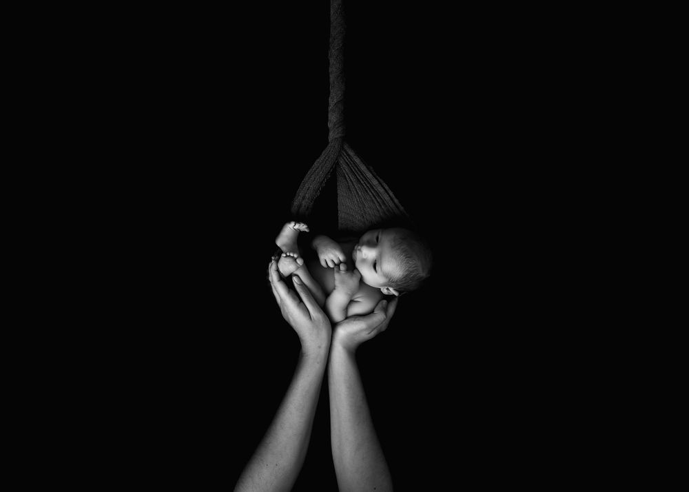 Photographe nouveau né à Bordeaux et prignac et marcamps à 5min de st andré de cubzac. séance naissance en studio.
