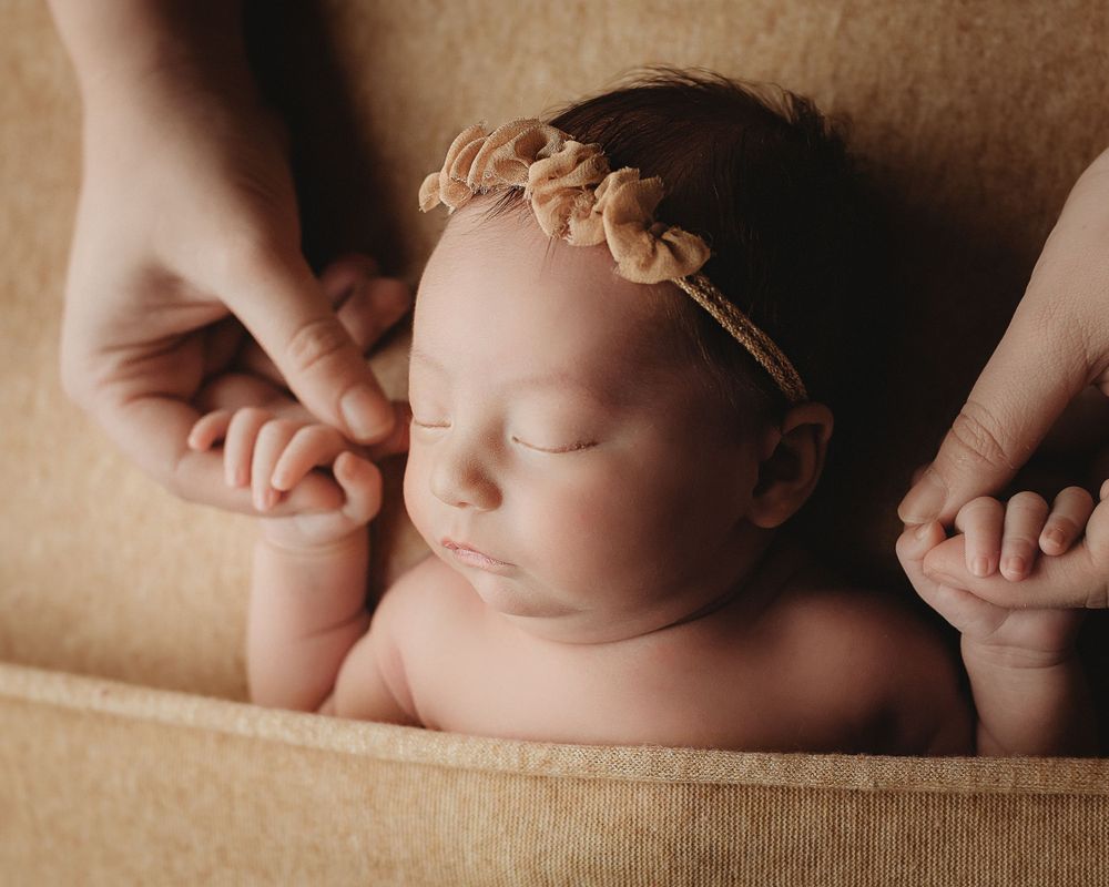 Professional newborn photo - caramel