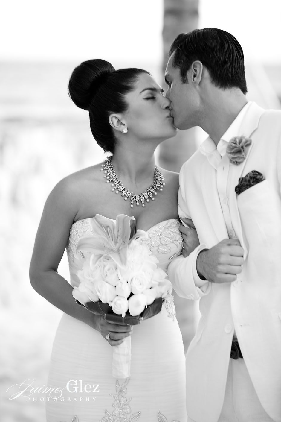 wedding kiss