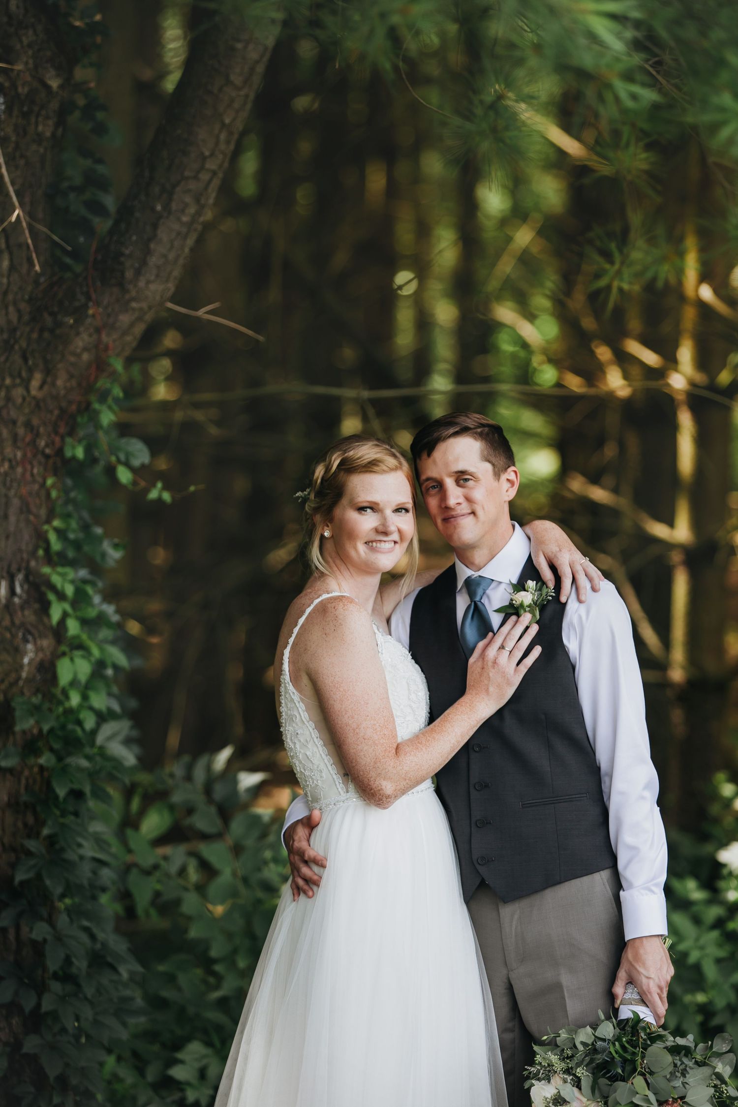 Charming rustic backyard wedding in Mount Brydges Ontario by London photographer Shawn Van Daele