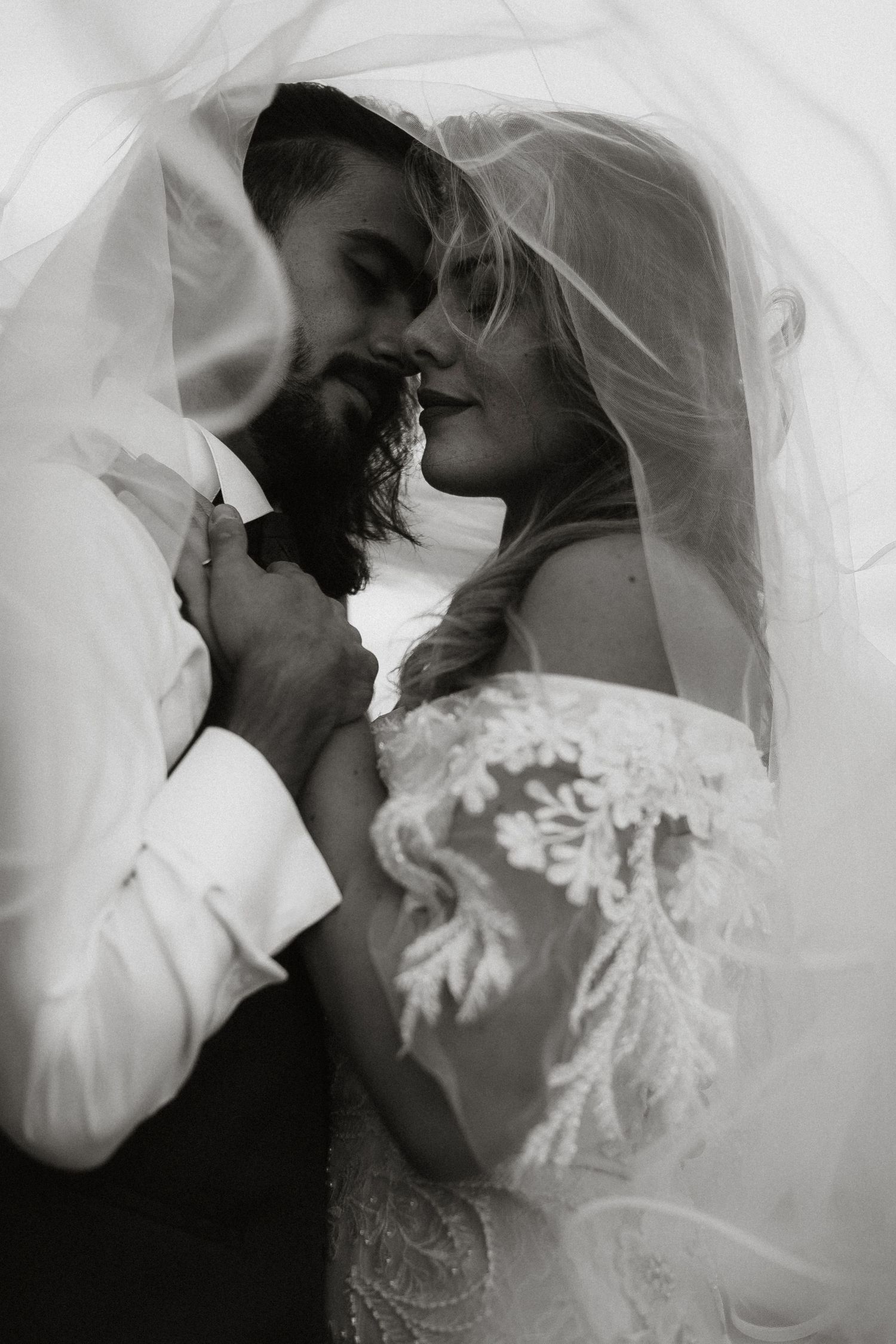 Puglia - couple - prematrimoniale - sessione di coppia - natura - mare - spiaggia- wedding photographer - matrimonio