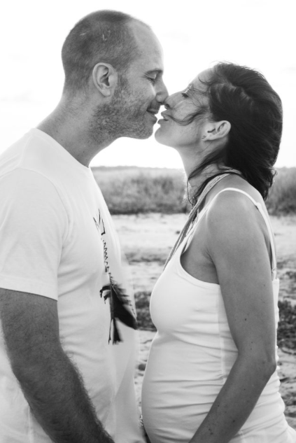 couple kissing sydney sunset