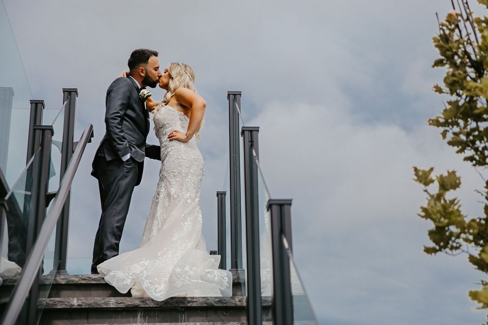 Cute and quirky little wedding in Schomberg and Arlington Estate by photographer Shawn Van Daele