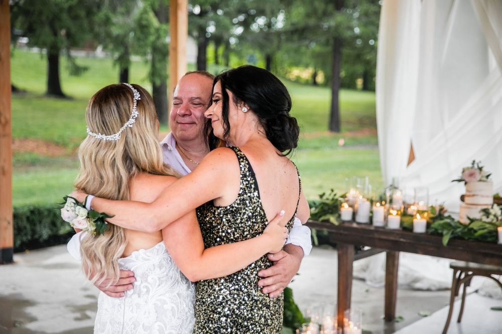 Cute and quirky little wedding in Schomberg and Arlington Estate by photographer Shawn Van Daele